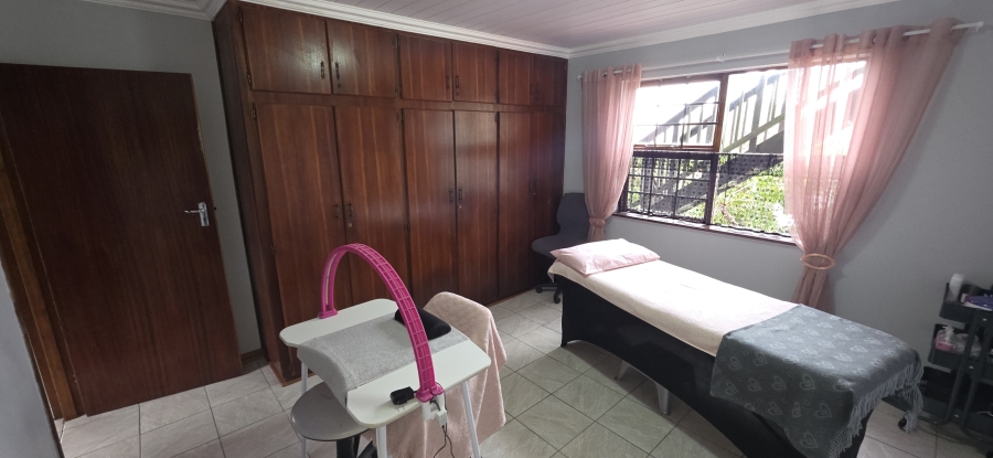 6 Bedroom Property for Sale in Dana Bay Western Cape